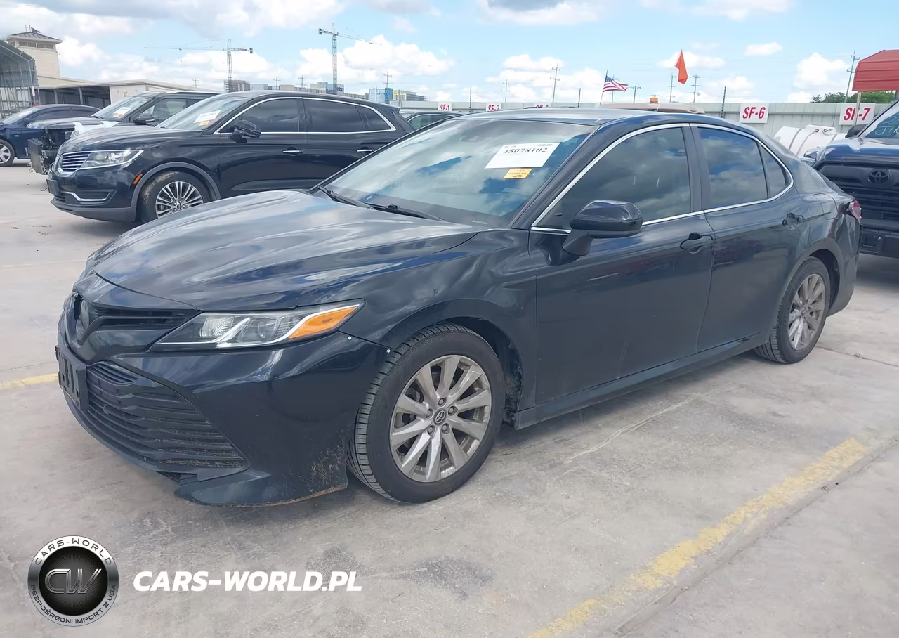 2018 Toyota Camry Le VIN:4T1B11HK2JU588541 - 2