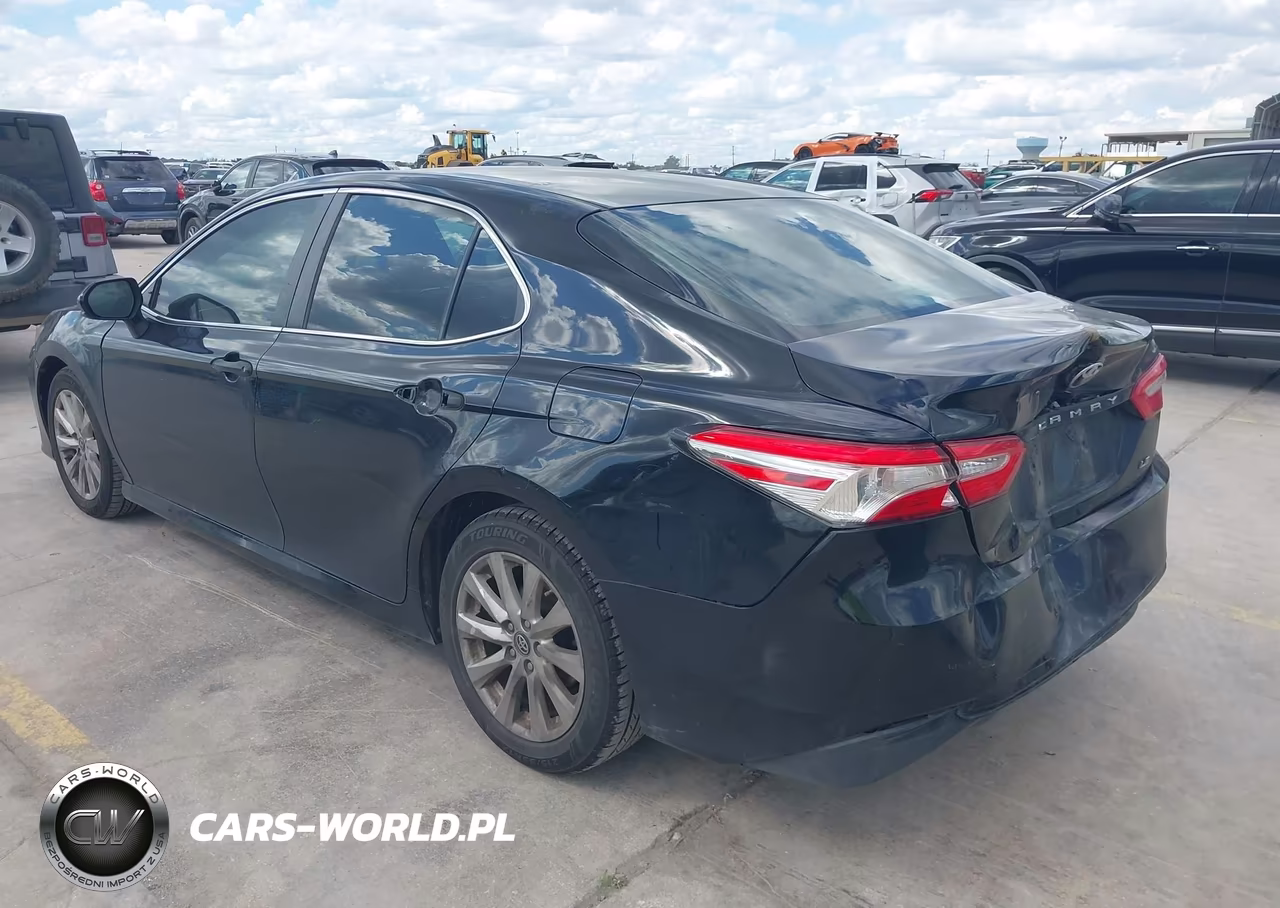 2018 Toyota Camry Le VIN:4T1B11HK2JU588541 - 3