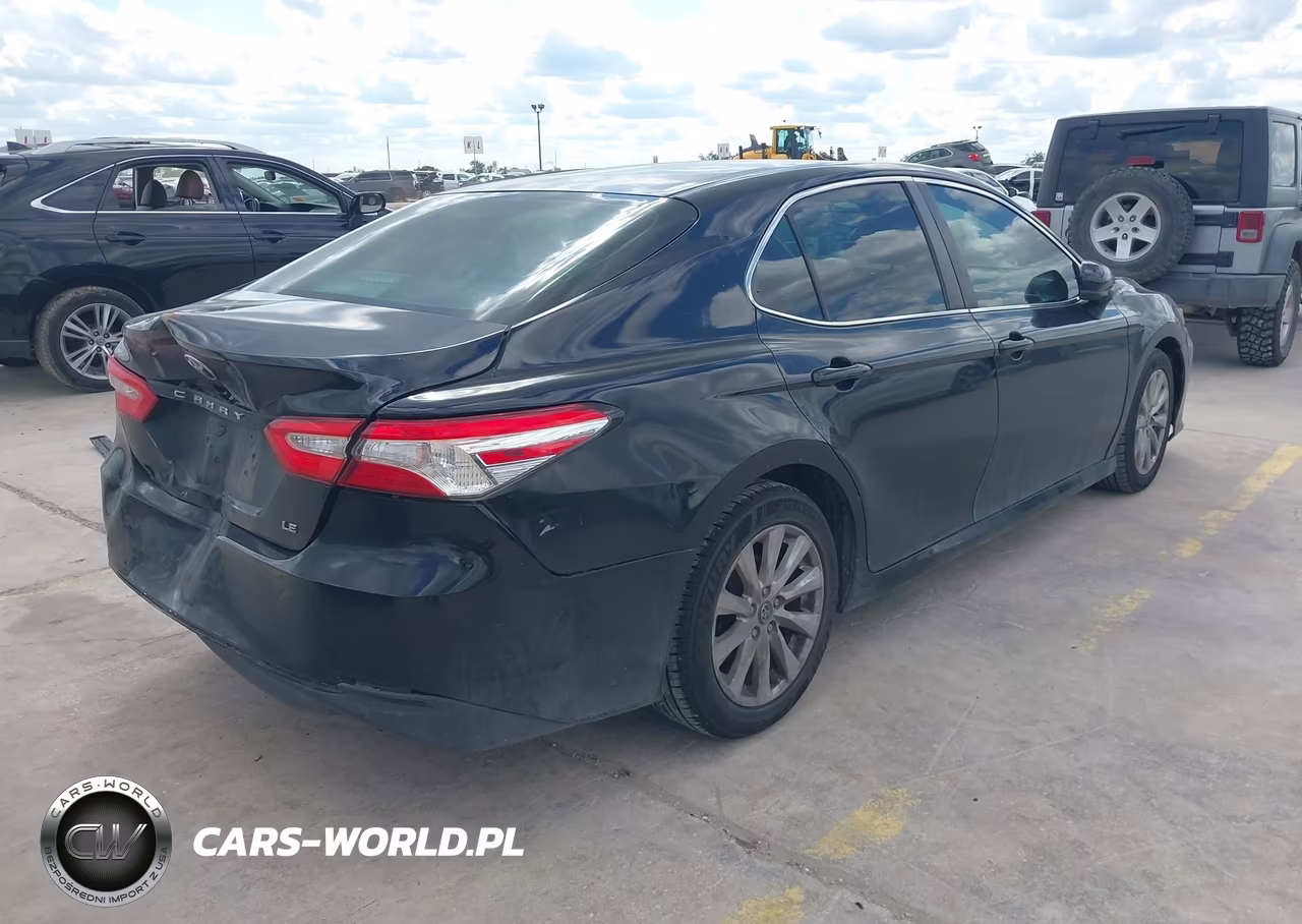 2018 Toyota Camry Le VIN:4T1B11HK2JU588541 - 4