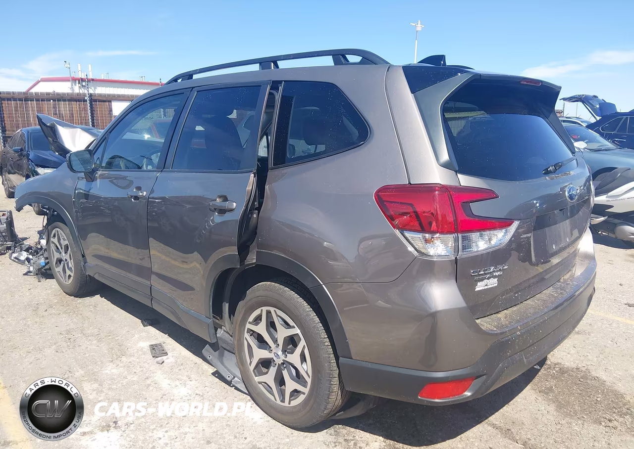 2024 Subaru Forester Premium VIN:JF2SKADC4RH493727 - 3