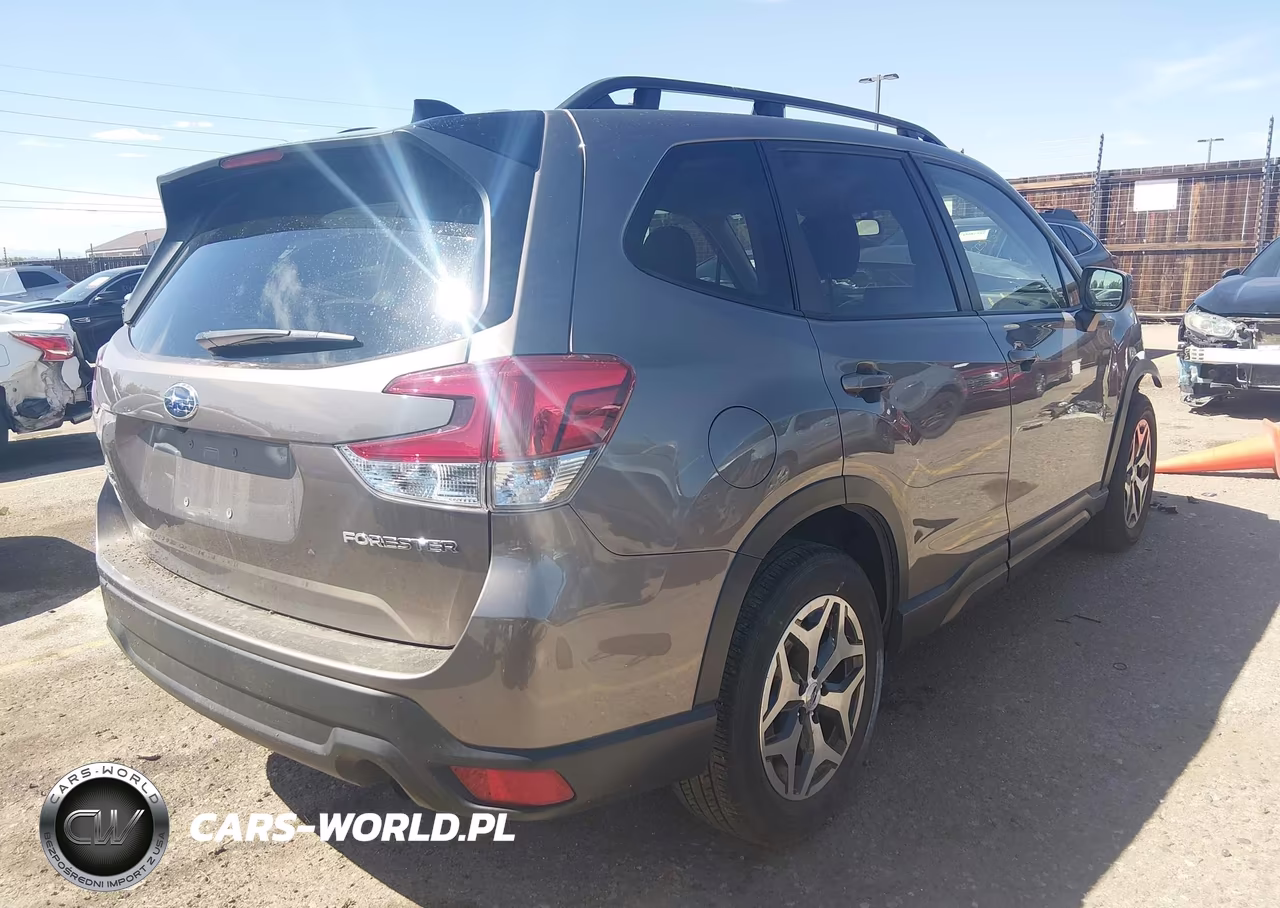 2024 Subaru Forester Premium VIN:JF2SKADC4RH493727 - 4