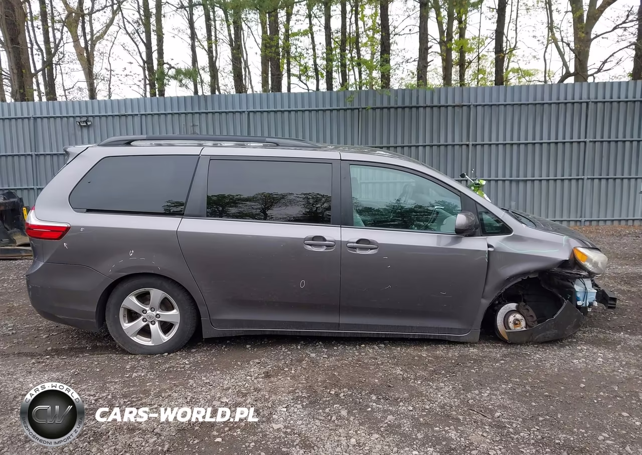 2015 Toyota Sienna Le 7 Passenger-Le 8 Passenger VIN:5TDKK3DC6FS611410 - 13