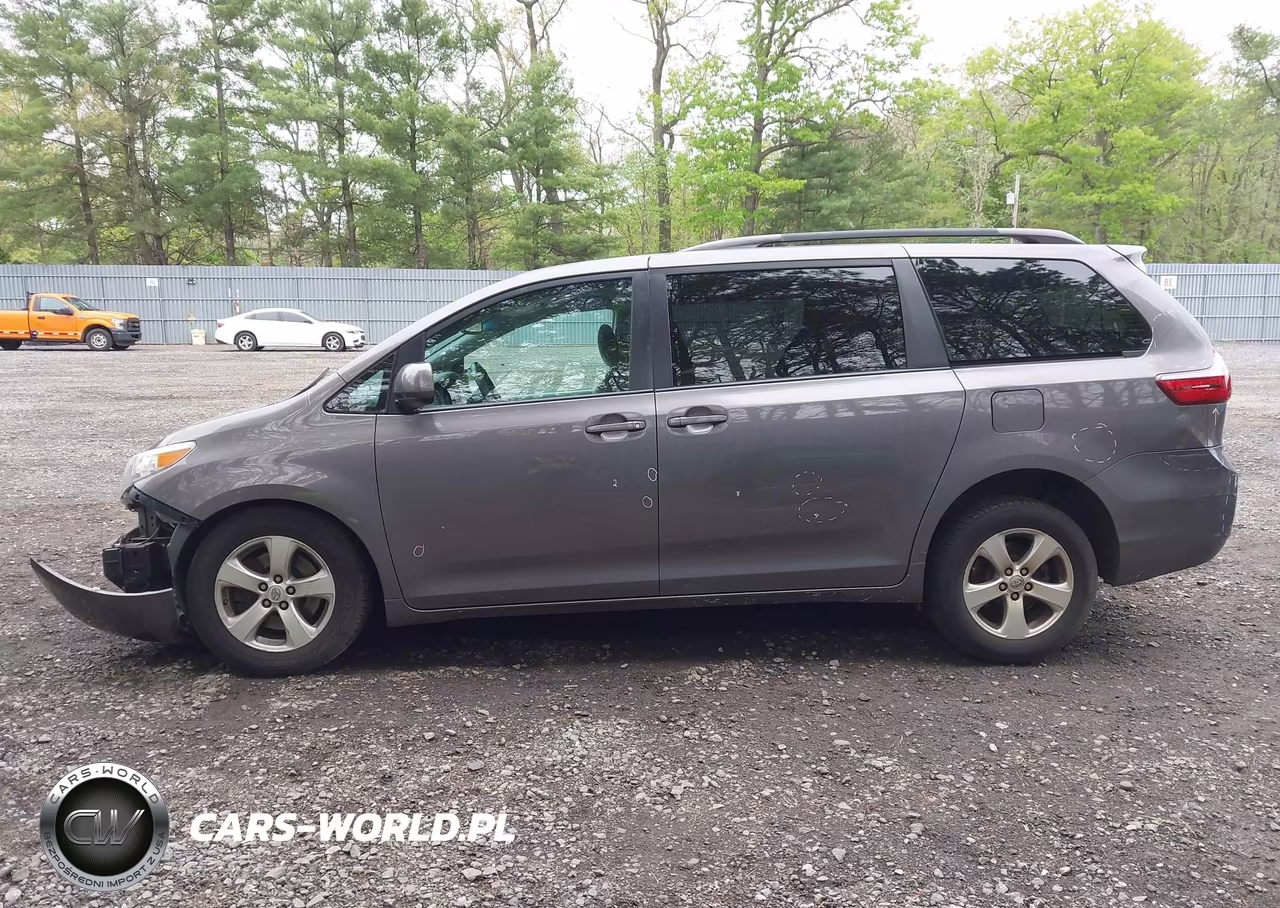 2015 Toyota Sienna Le 7 Passenger-Le 8 Passenger VIN:5TDKK3DC6FS611410 - 14