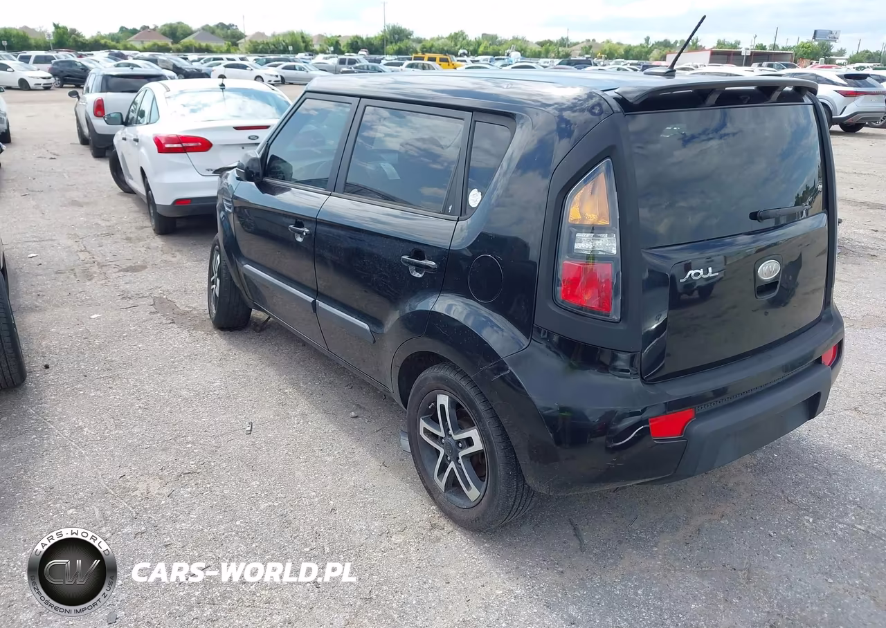 2011 Kia Soul + VIN:KNDJT2A20B7195857 - 3