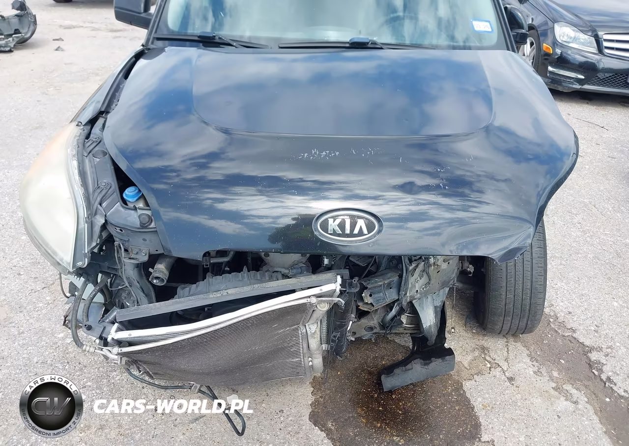 2011 Kia Soul + VIN:KNDJT2A20B7195857 - 6