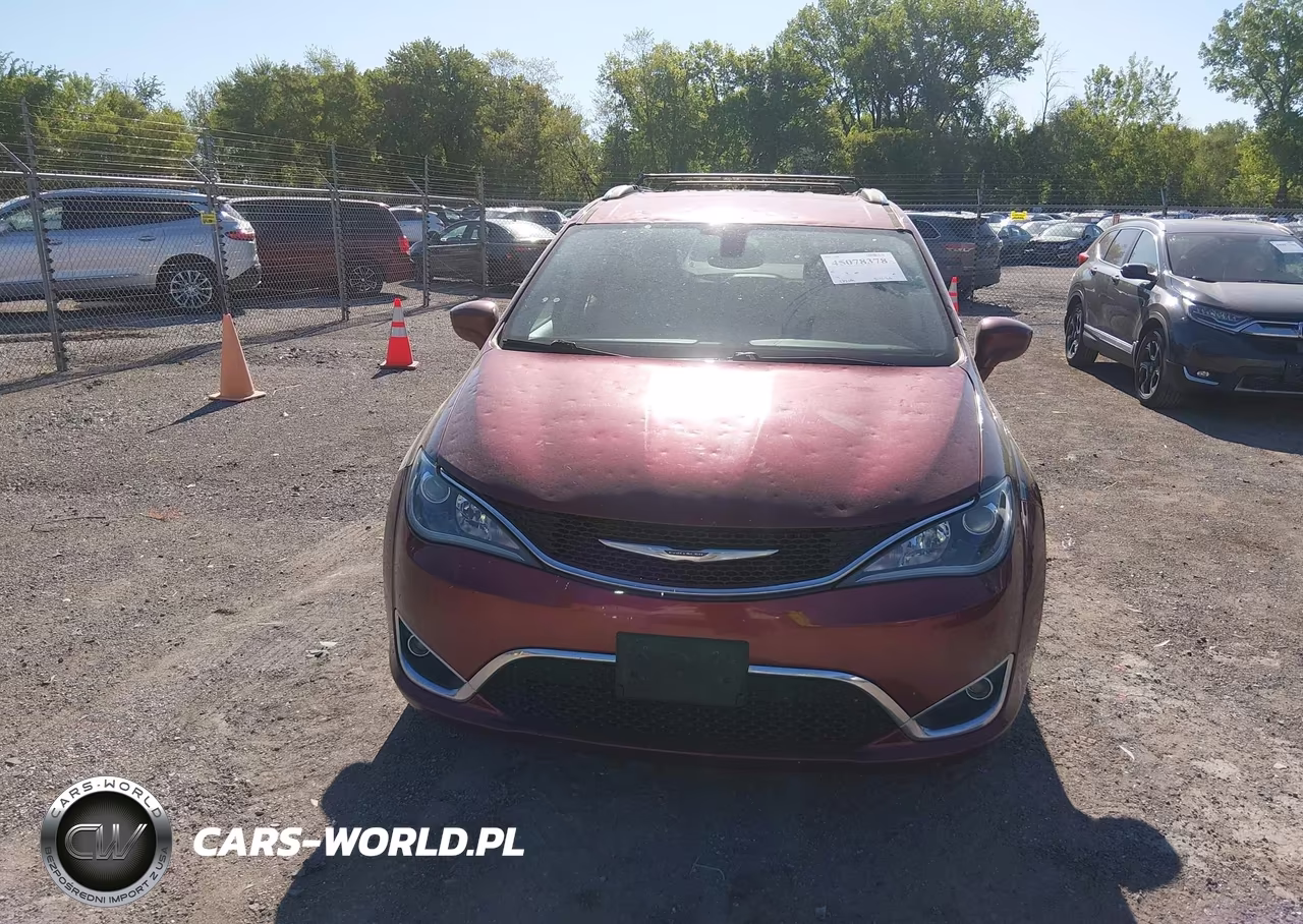 2017 Chrysler Pacifica Touring-L Plus VIN:2C4RC1EG8HR810987 - 12