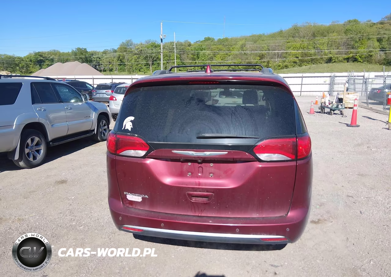 2017 Chrysler Pacifica Touring-L Plus VIN:2C4RC1EG8HR810987 - 16