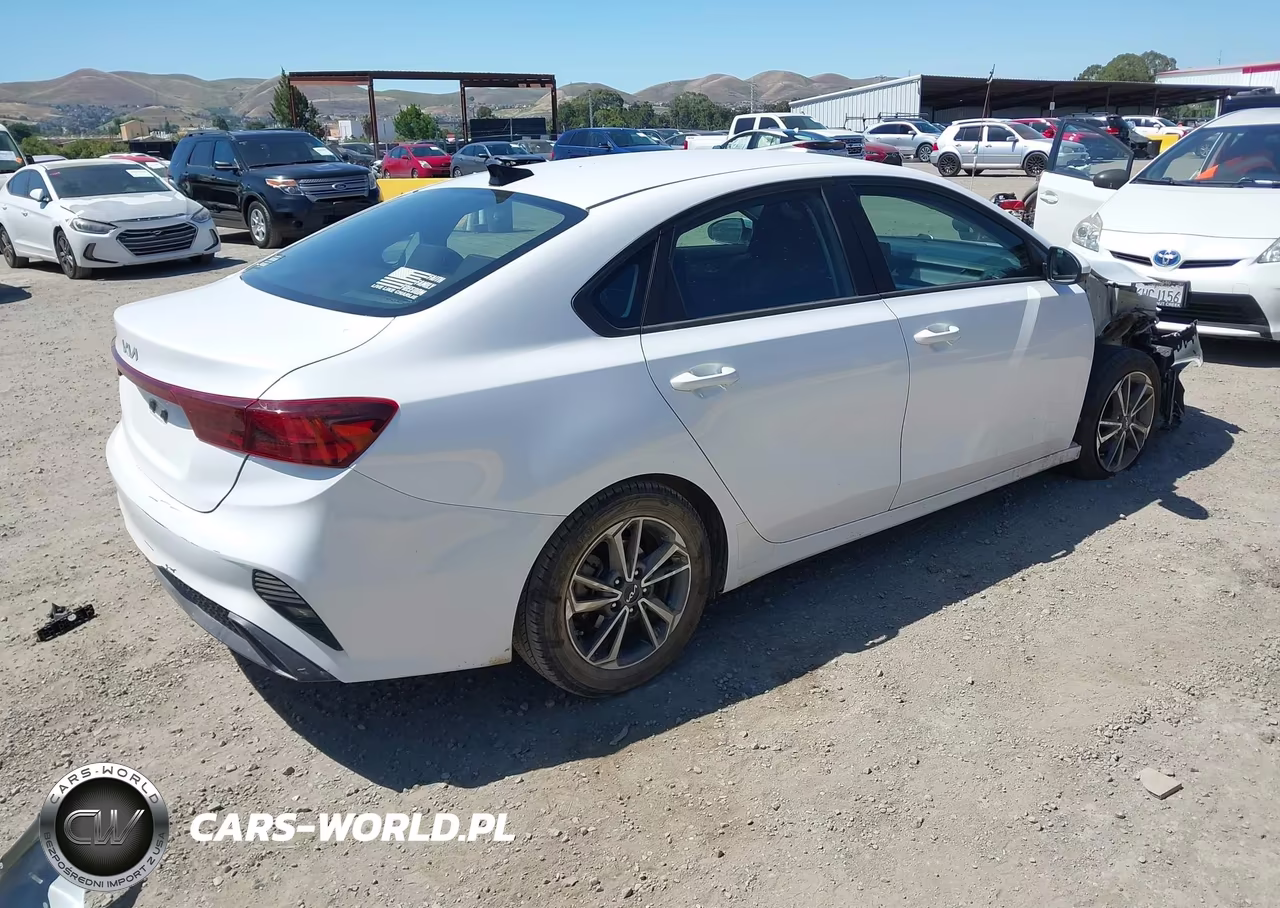 2023 Kia Forte Lxs VIN:3KPF24AD7PE544347 - 4