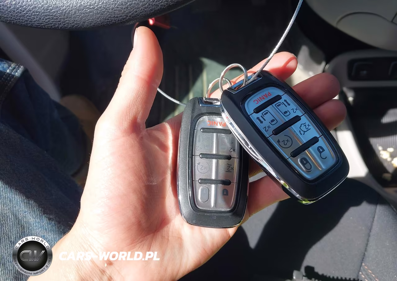 2019 Chrysler Pacifica Touring Plus VIN:2C4RC1FG0KR616900 - 11