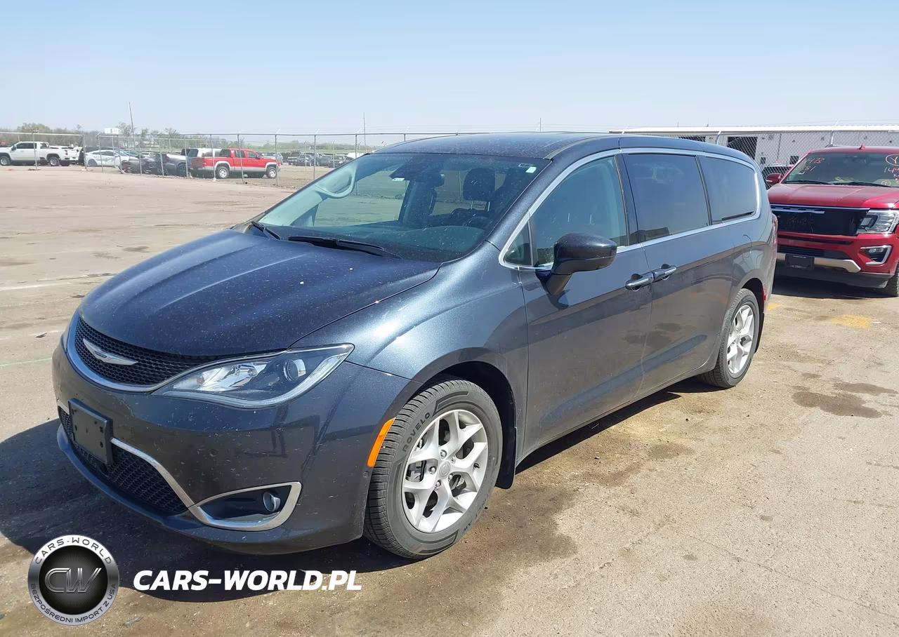 2019 Chrysler Pacifica Touring Plus VIN:2C4RC1FG0KR616900 - 2