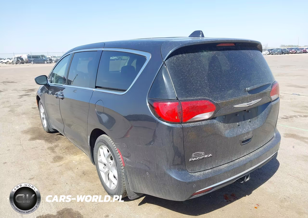 2019 Chrysler Pacifica Touring Plus VIN:2C4RC1FG0KR616900 - 3