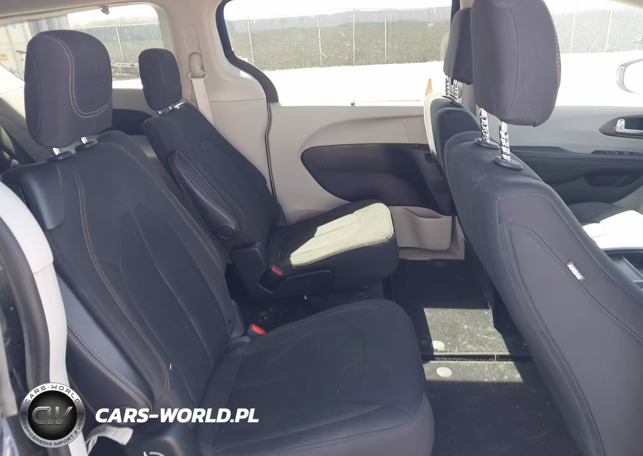 2019 Chrysler Pacifica Touring Plus VIN:2C4RC1FG0KR616900 - 8