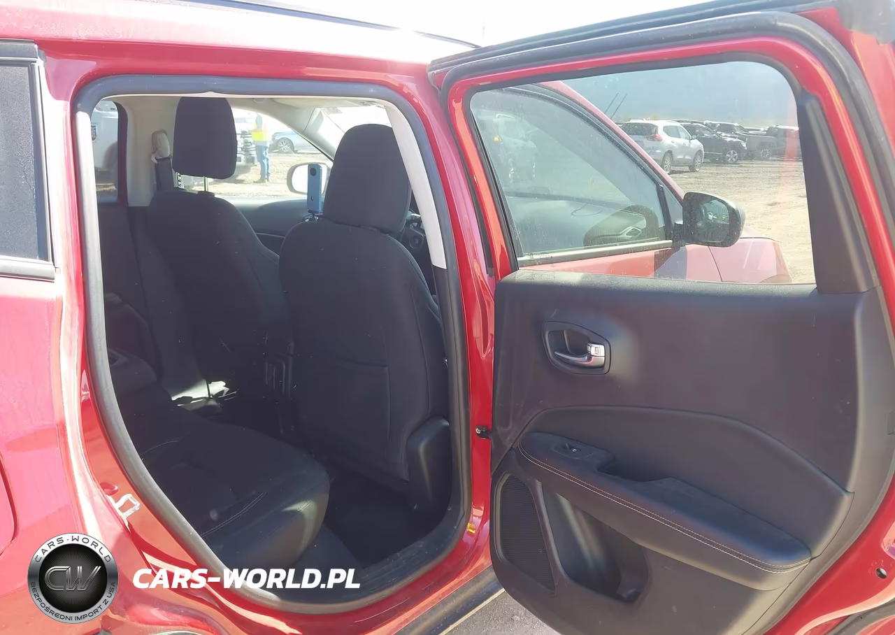 2018 Jeep Compass Sport 4X4 VIN:3C4NJDAB9JT392278 - 8
