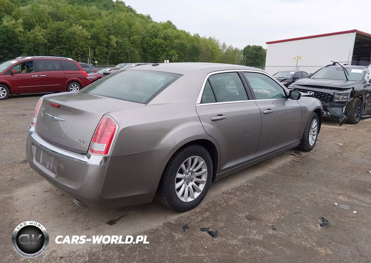 2014 Chrysler 300 VIN:2C3CCAAG8EH228700 - 4