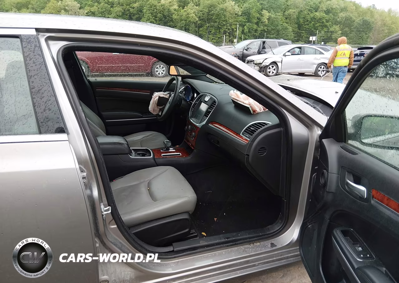 2014 Chrysler 300 VIN:2C3CCAAG8EH228700 - 5