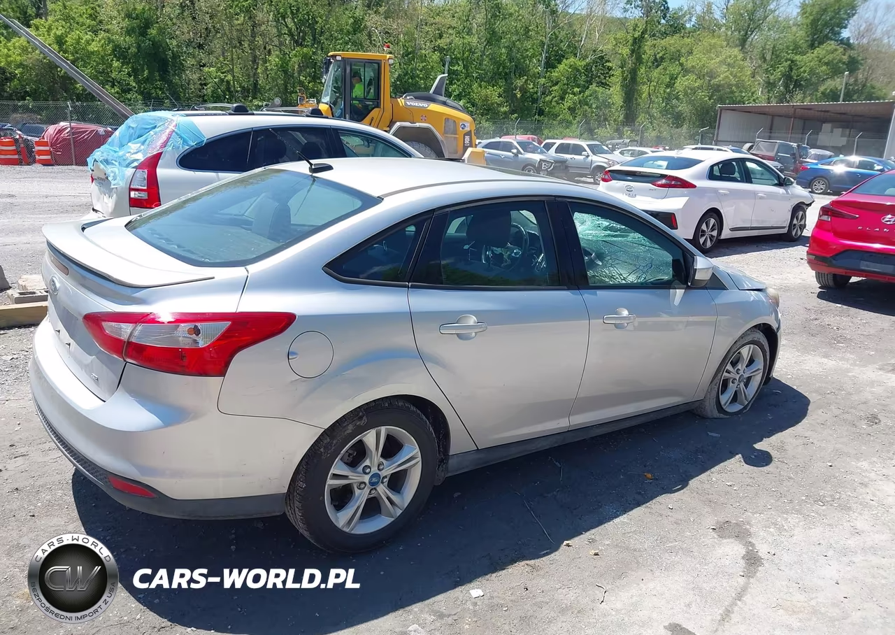 2012 Ford Focus Se VIN:1FAHP3F28CL229642 - 4
