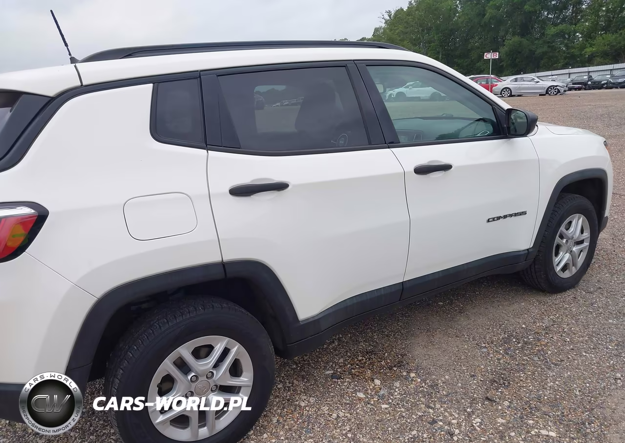 2018 Jeep Compass Sport 4X4 VIN:3C4NJDAB0JT392282 - 4