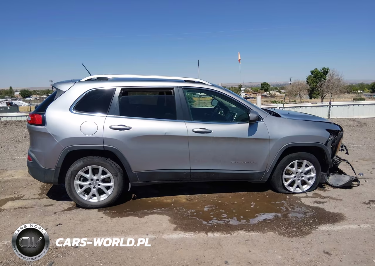 2016 Jeep Cherokee Latitude VIN:1C4PJLCS0GW287969 - 14