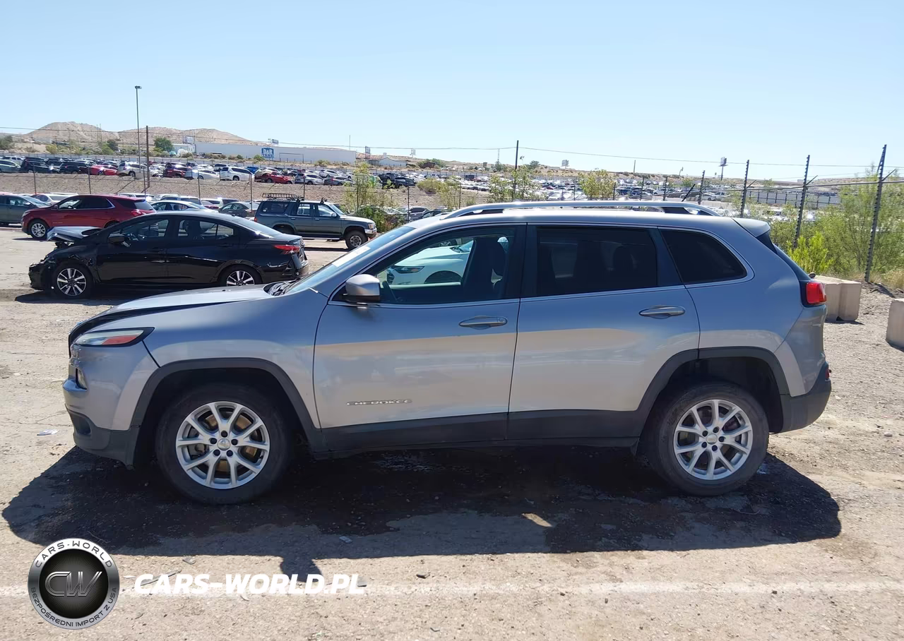 2016 Jeep Cherokee Latitude VIN:1C4PJLCS0GW287969 - 15