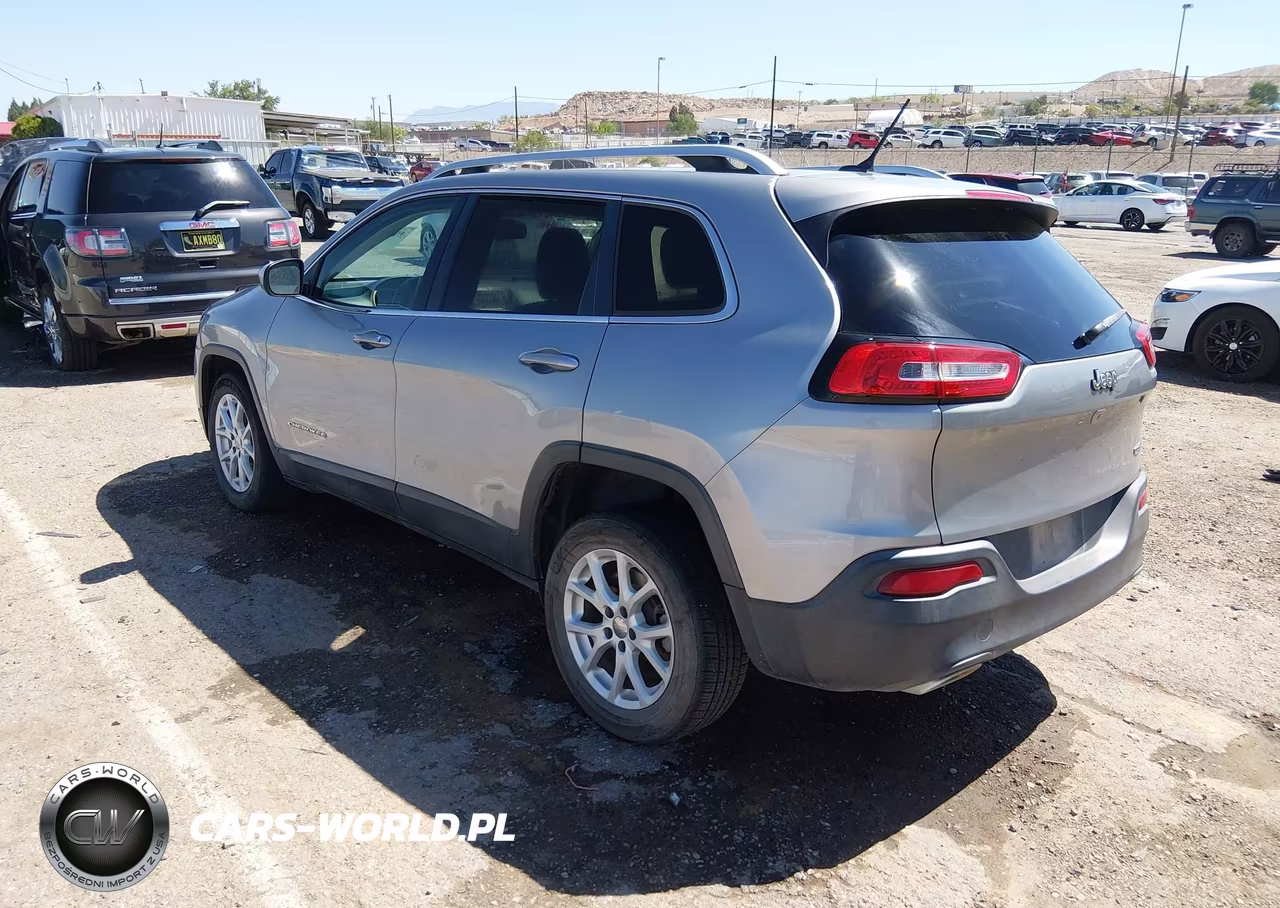 2016 Jeep Cherokee Latitude VIN:1C4PJLCS0GW287969 - 3
