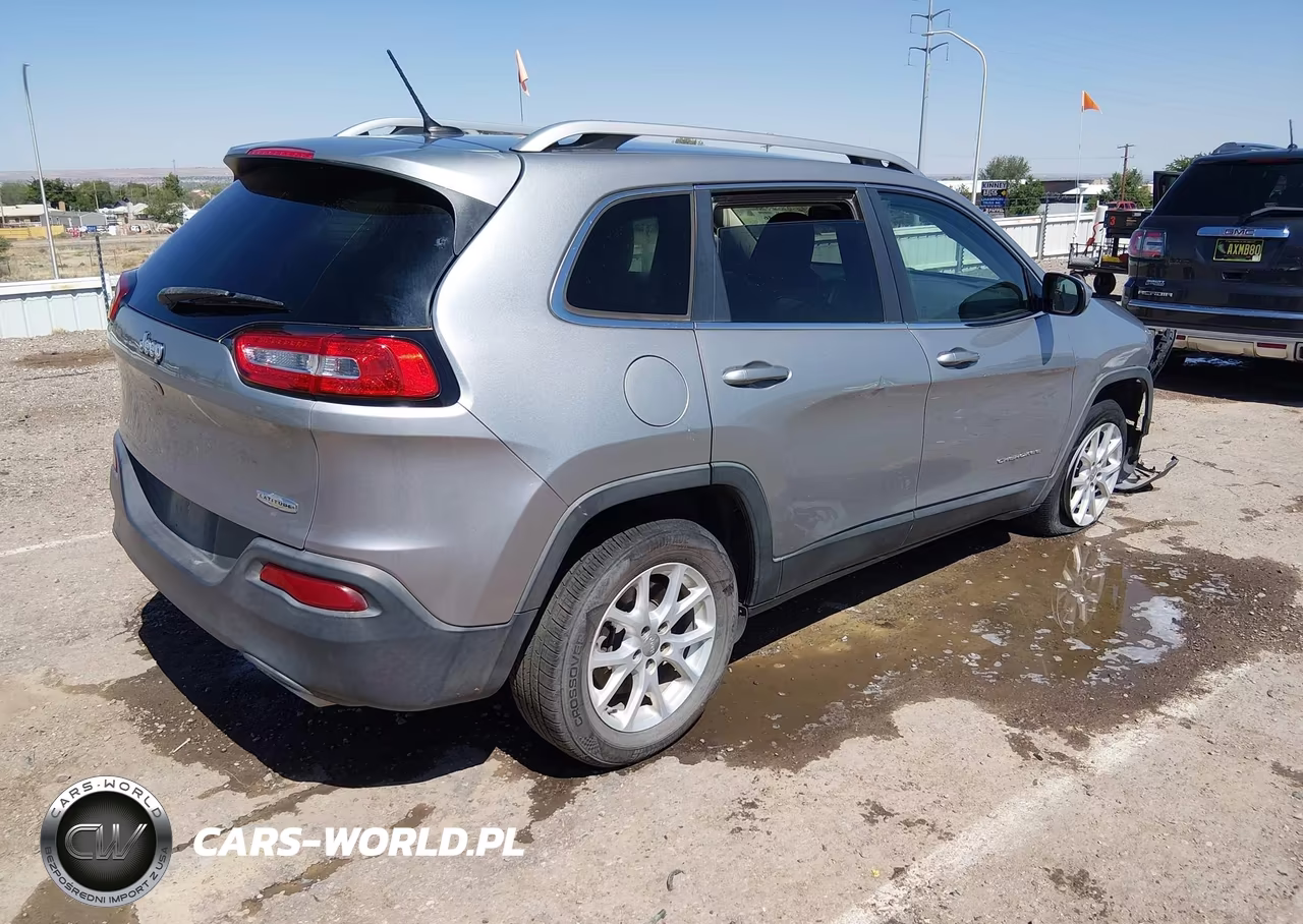 2016 Jeep Cherokee Latitude VIN:1C4PJLCS0GW287969 - 4