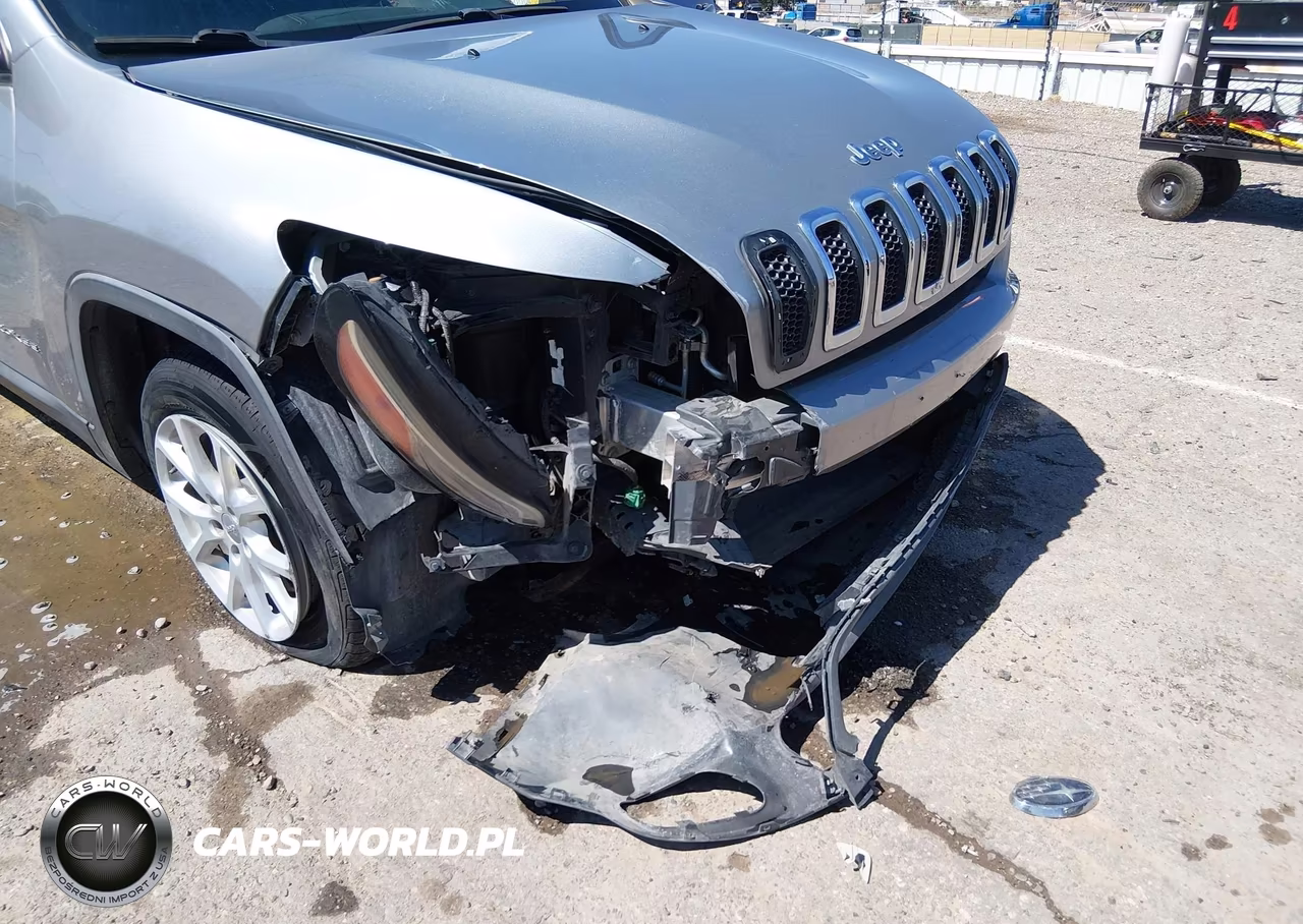 2016 Jeep Cherokee Latitude VIN:1C4PJLCS0GW287969 - 6