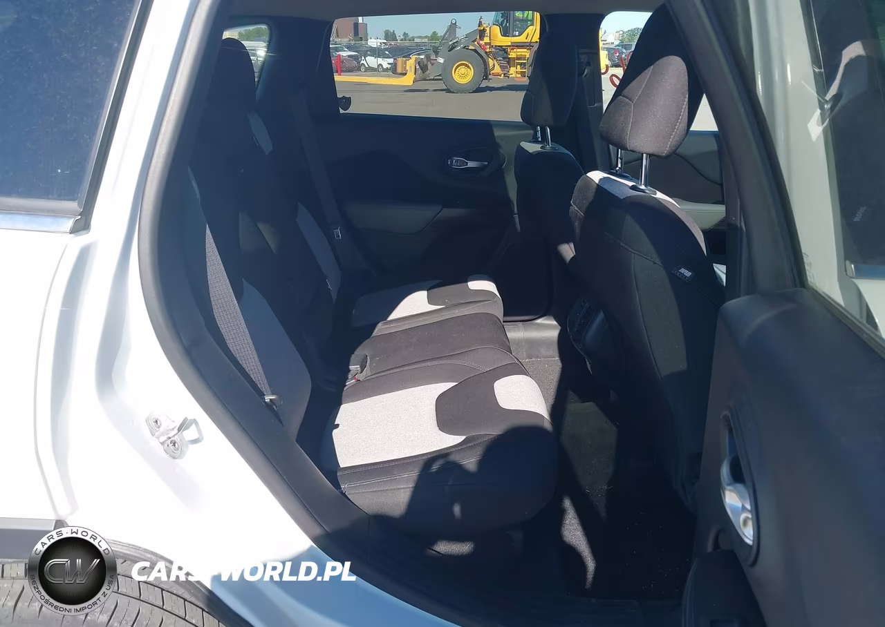 2014 Jeep Cherokee Latitude VIN:1C4PJMCS8EW177481 - 8