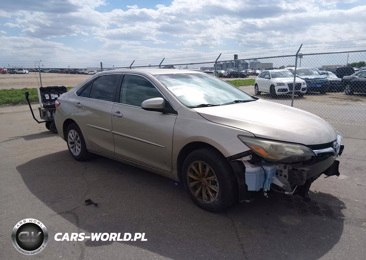 2015 Toyota Camry Le – zdjęcie 1 z 16