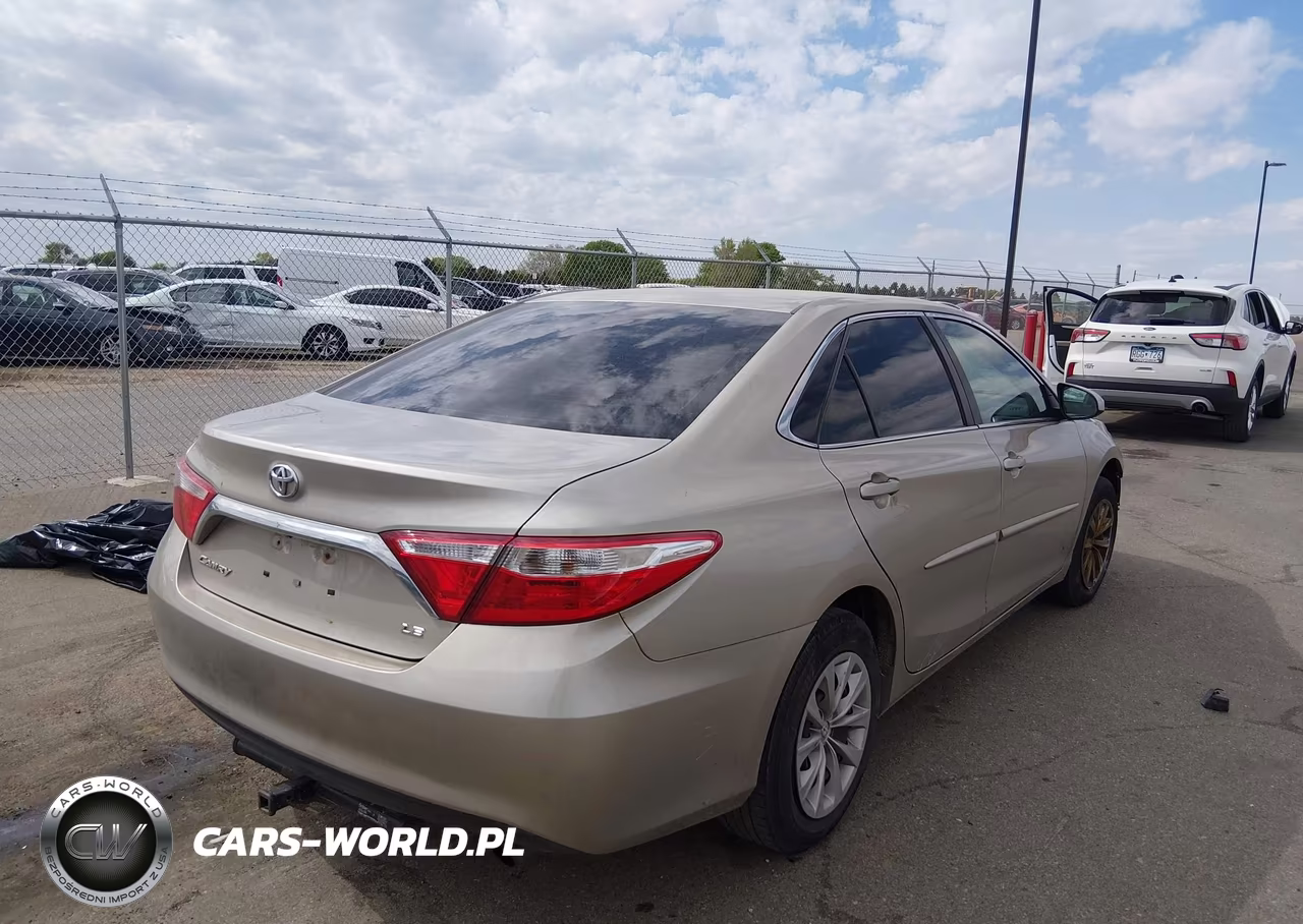 2015 Toyota Camry Le VIN:4T4BF1FK6FR507672 - 4