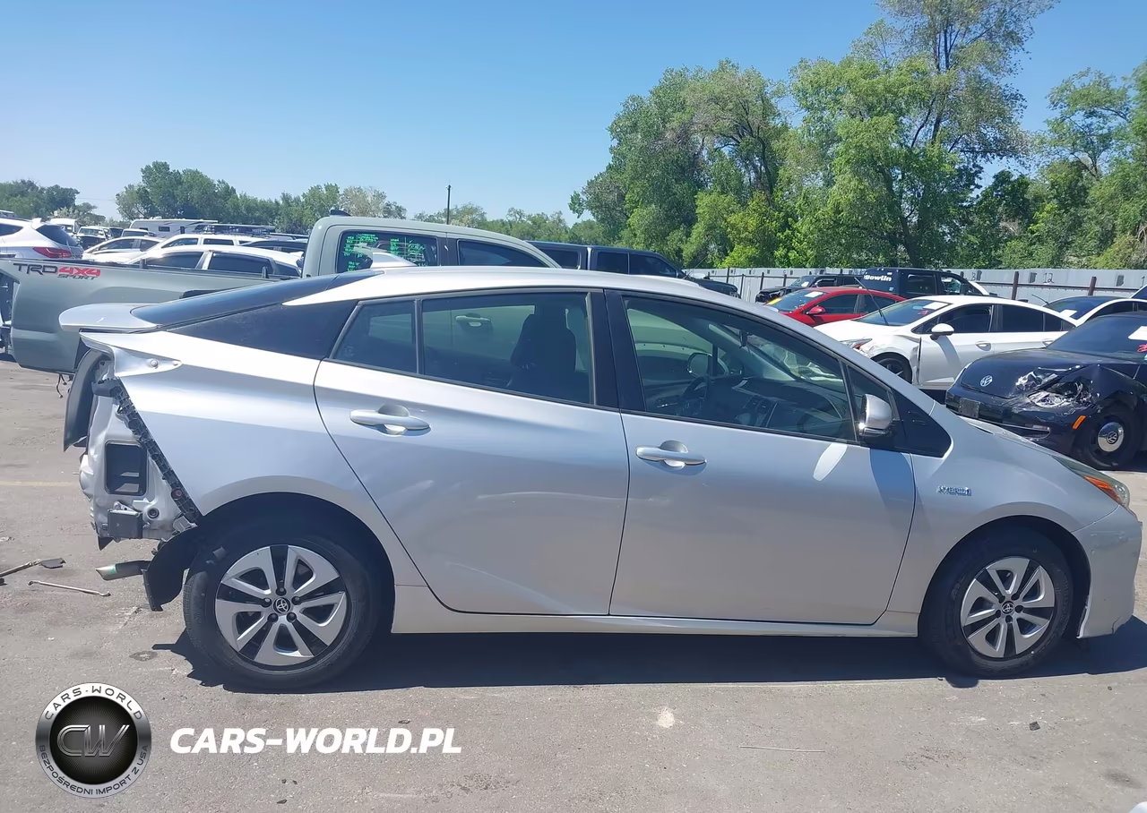 2018 Toyota Prius Two VIN:JTDKBRFU0J3600504 - 13