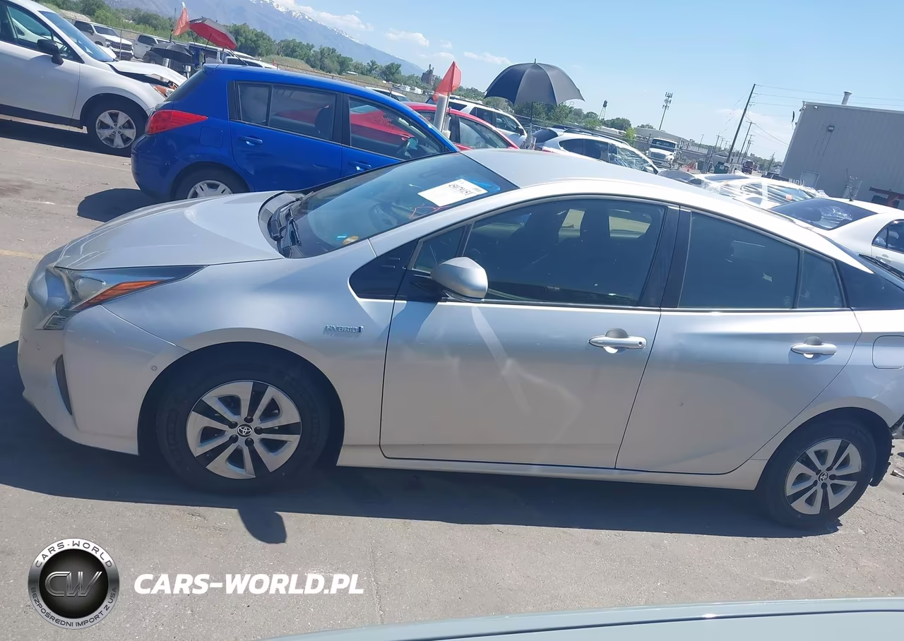 2018 Toyota Prius Two VIN:JTDKBRFU0J3600504 - 14