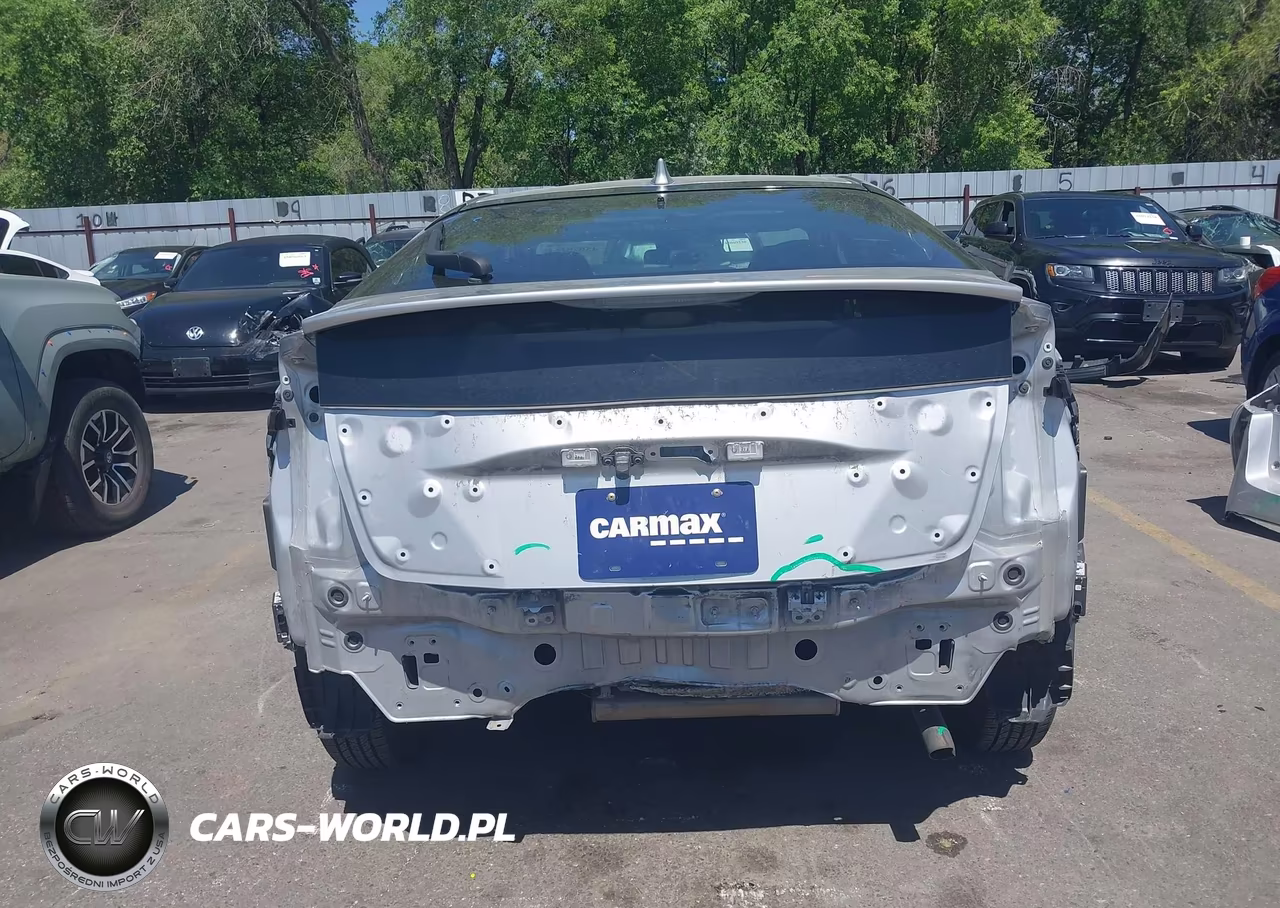 2018 Toyota Prius Two VIN:JTDKBRFU0J3600504 - 16