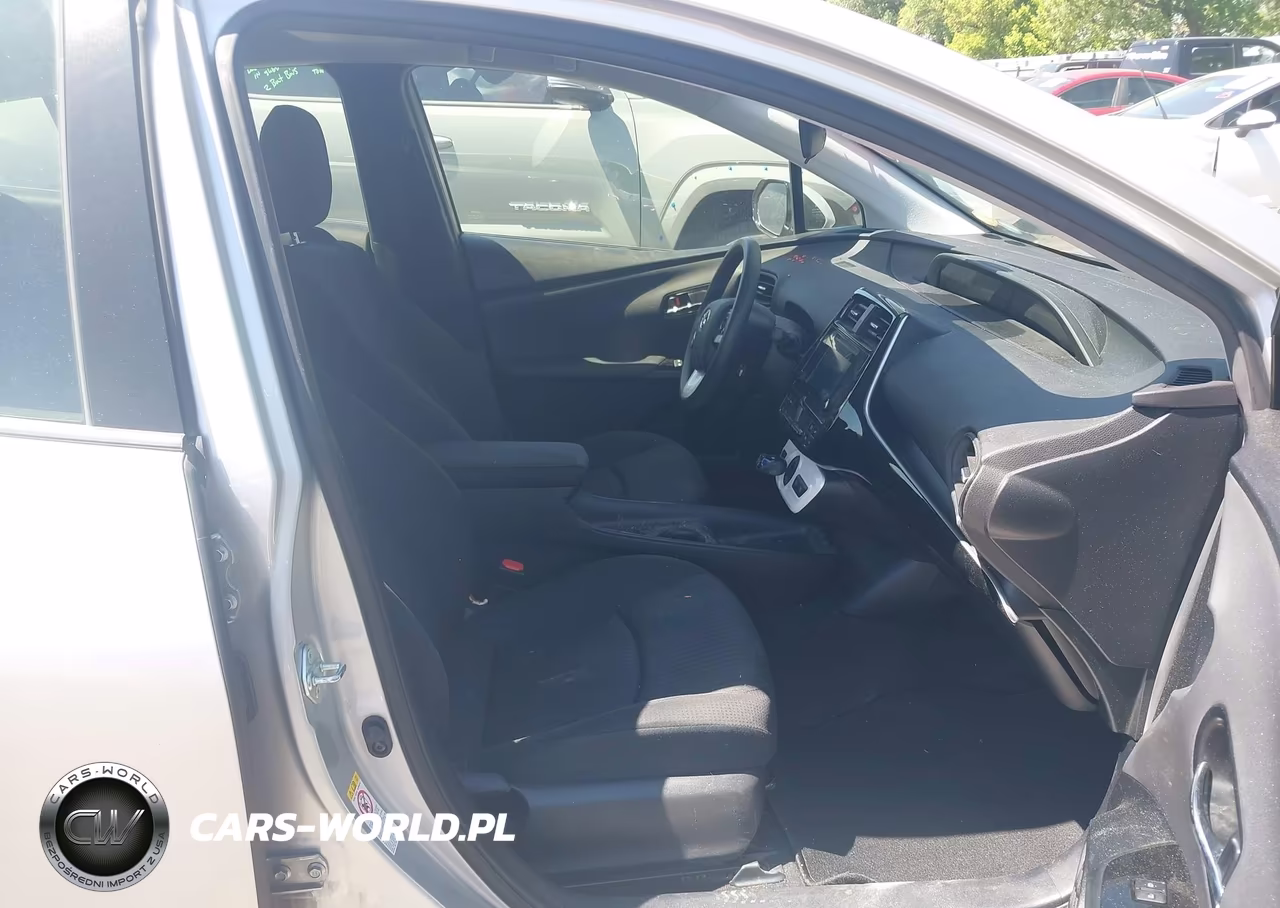 2018 Toyota Prius Two VIN:JTDKBRFU0J3600504 - 5