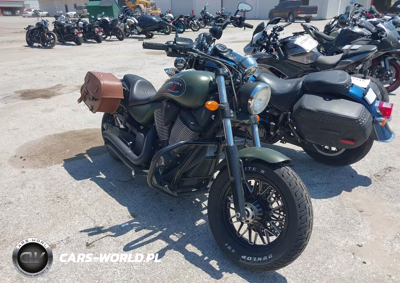 2016 Victory Motorcycles Gunner