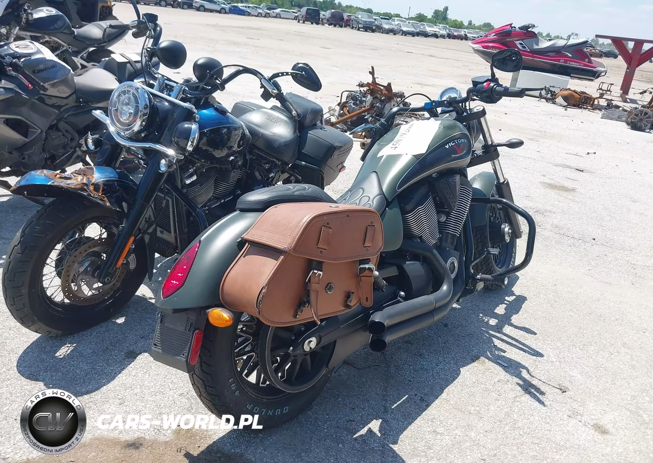 2016 Victory Motorcycles Gunner VIN:5VPLB36NXG3052483 - 4