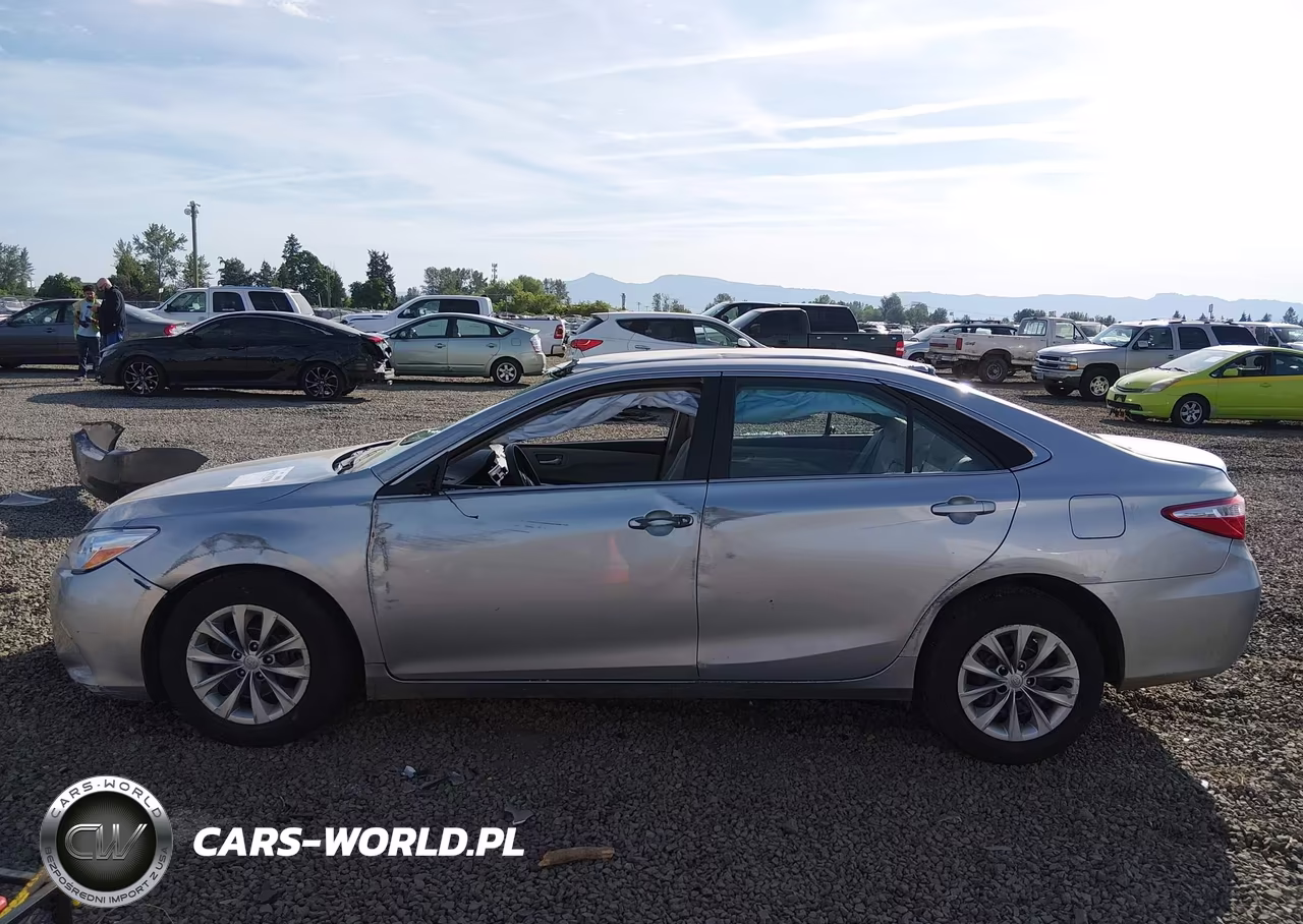 2016 Toyota Camry Le VIN:4T1BF1FK3GU185732 - 15