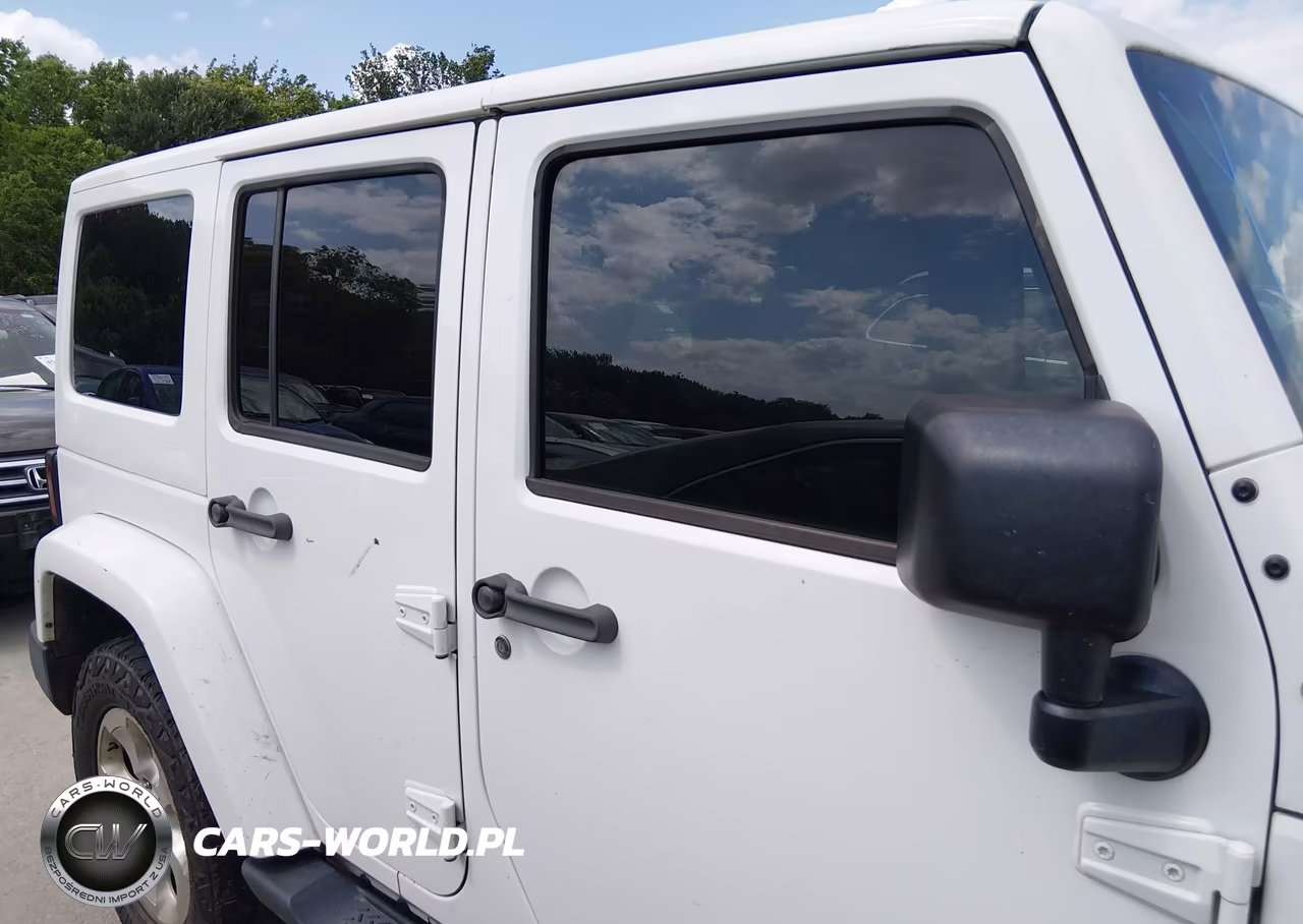 2014 Jeep Wrangler Unlimited Sahara VIN:1C4BJWEG6EL100110 - 13