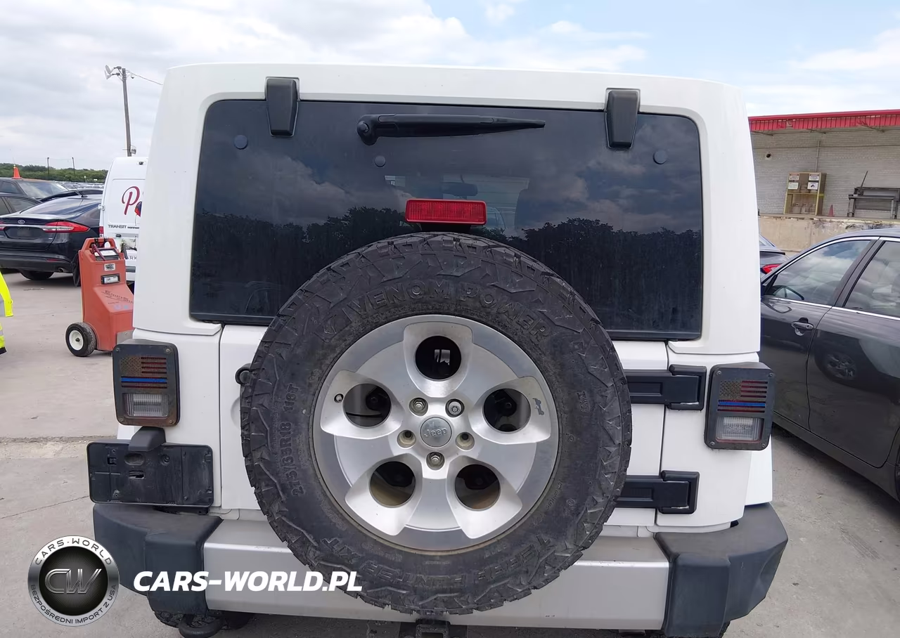 2014 Jeep Wrangler Unlimited Sahara VIN:1C4BJWEG6EL100110 - 16
