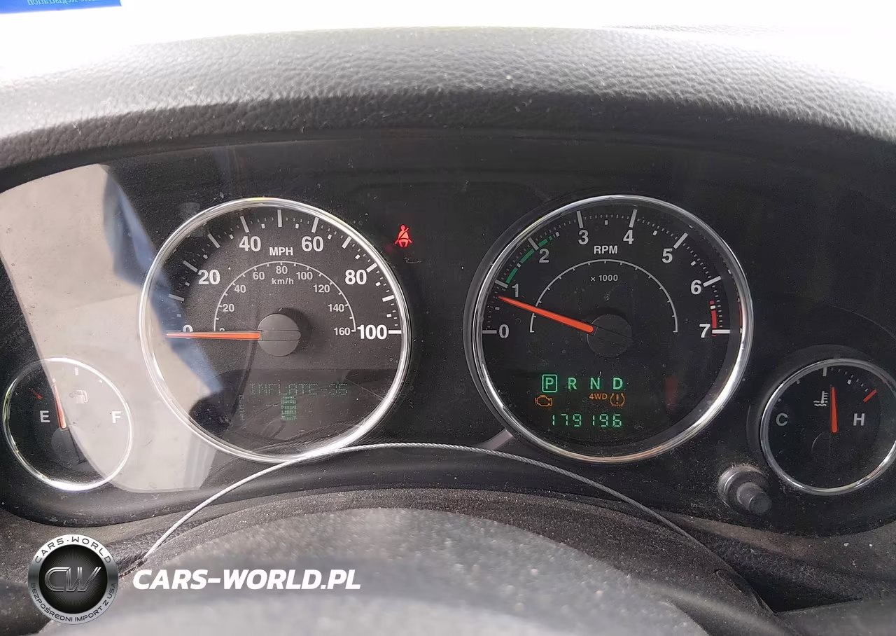 2014 Jeep Wrangler Unlimited Sahara VIN:1C4BJWEG6EL100110 - 7