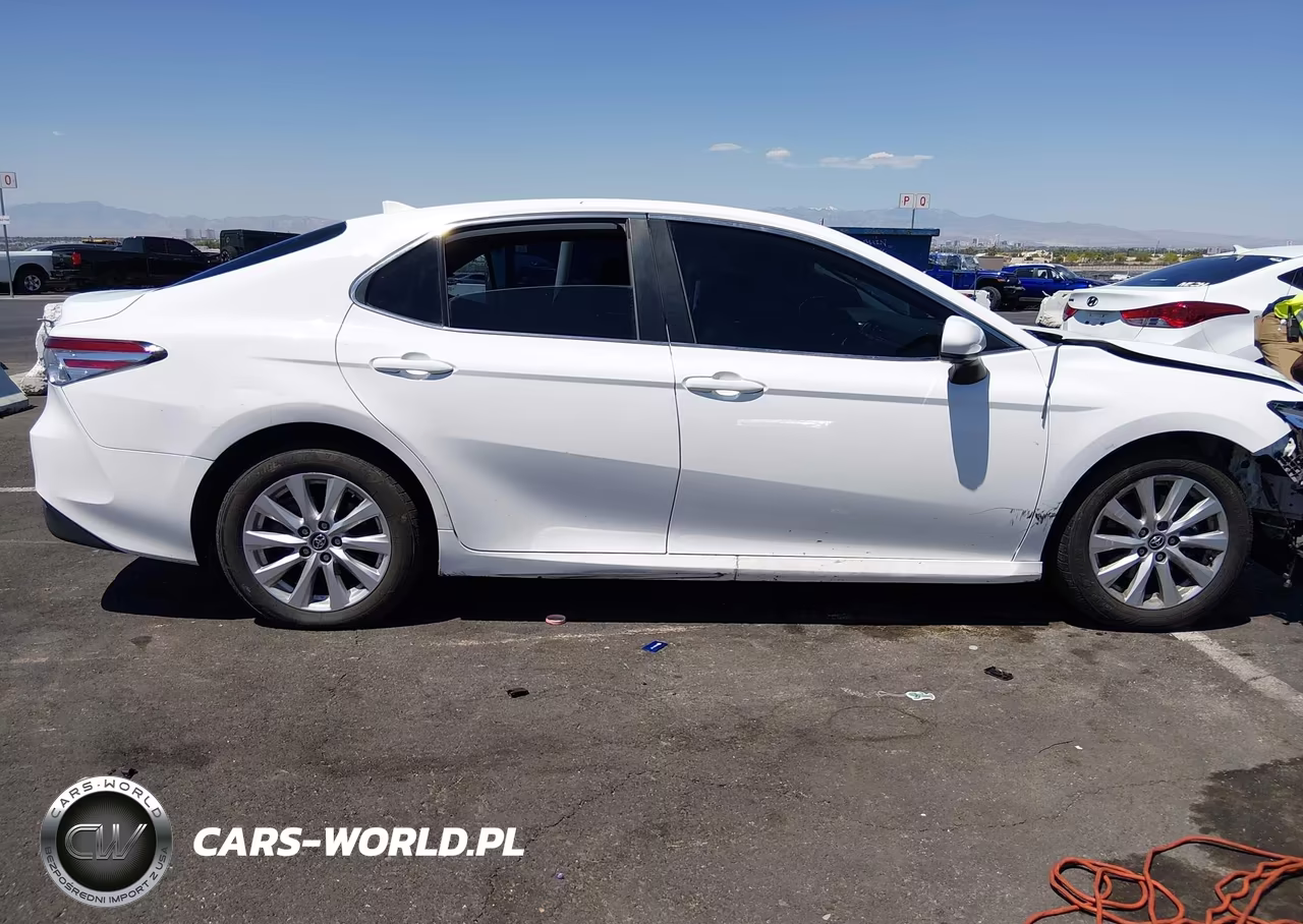 2019 Toyota Camry Le VIN:4T1B11HK4KU744354 - 13