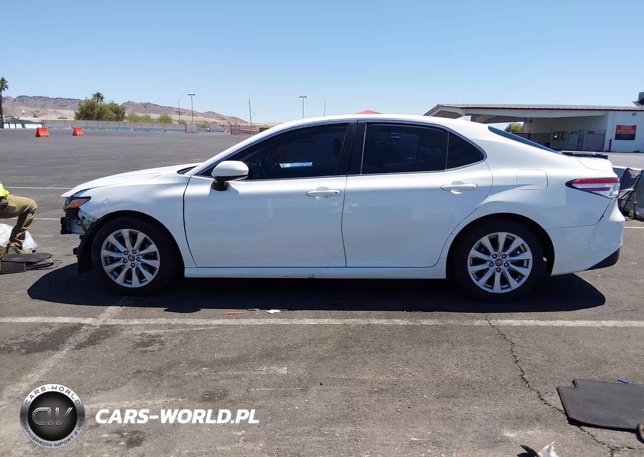 2019 Toyota Camry Le VIN:4T1B11HK4KU744354 - 14