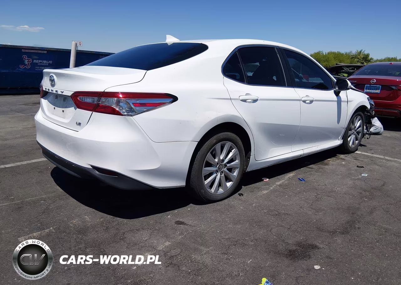 2019 Toyota Camry Le VIN:4T1B11HK4KU744354 - 4