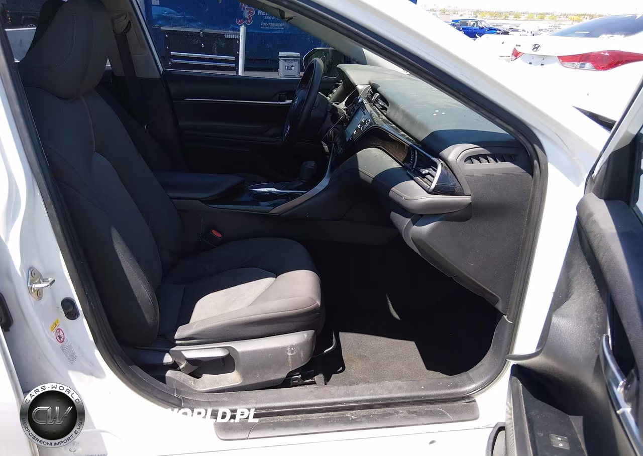 2019 Toyota Camry Le VIN:4T1B11HK4KU744354 - 5