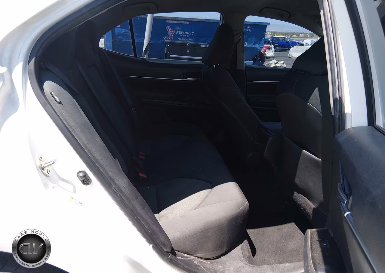 2019 Toyota Camry Le VIN:4T1B11HK4KU744354 - 8