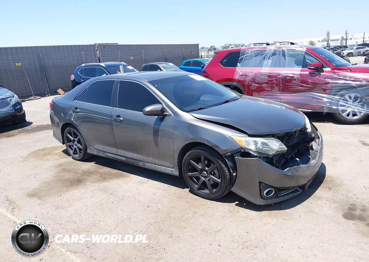 2013 Toyota Camry Se V6 – zdjęcie 1 z 18