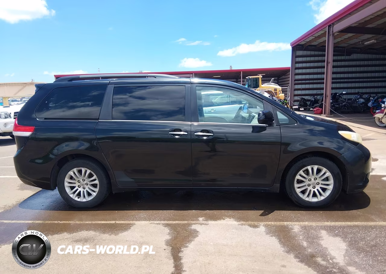 2013 Toyota Sienna Xle V6 7 Passenger Auto Access Seat-Xle V6 8 Passenger VIN:5TDYK3DC9DS350510 - 13