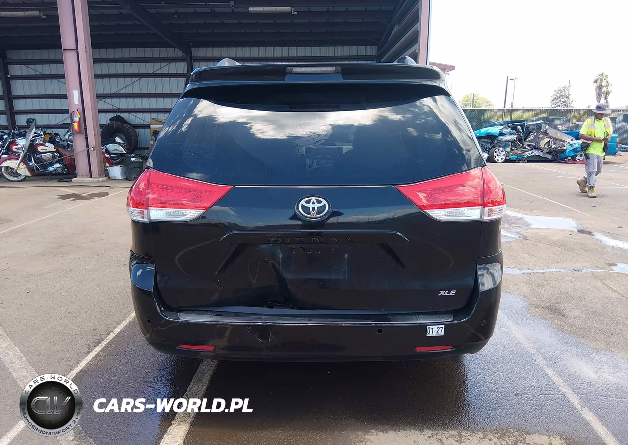 2013 Toyota Sienna Xle V6 7 Passenger Auto Access Seat-Xle V6 8 Passenger VIN:5TDYK3DC9DS350510 - 16