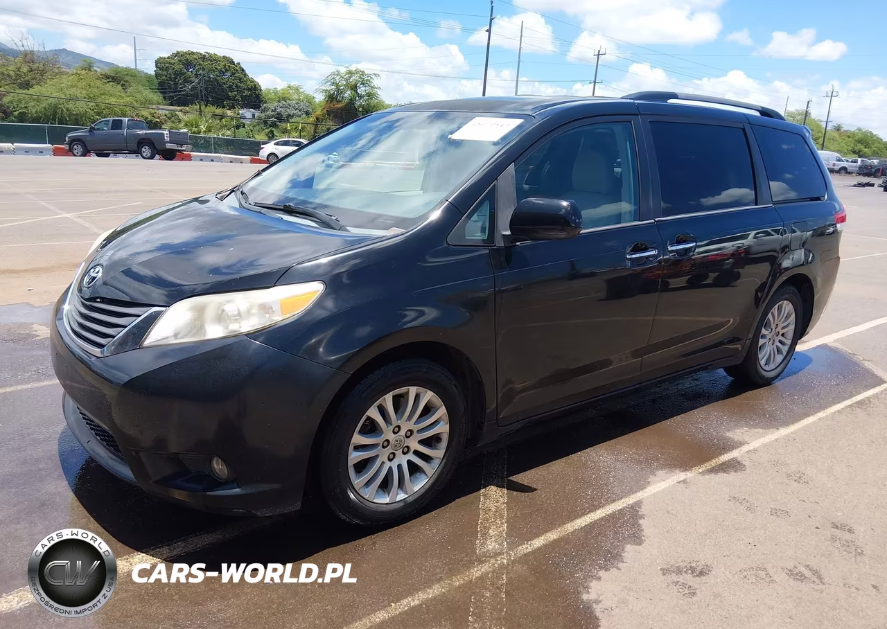 2013 Toyota Sienna Xle V6 7 Passenger Auto Access Seat-Xle V6 8 Passenger VIN:5TDYK3DC9DS350510 - 2