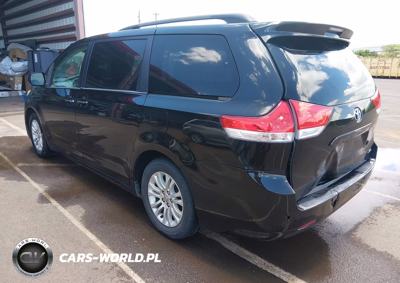 2013 Toyota Sienna Xle V6 7 Passenger Auto Access Seat-Xle V6 8 Passenger VIN:5TDYK3DC9DS350510 - 3