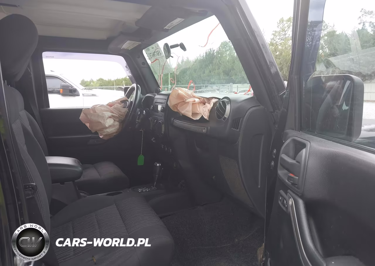 2012 Jeep Wrangler Unlimited Sport VIN:1C4BJWDG5CL222522 - 5